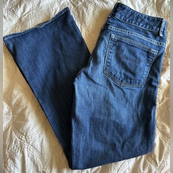 CLOSET CLEAR OUT!! GAP 1969 Perfect Boot Cut Blue Jeans - Picture 1 of 3